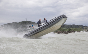 Sokakat kellett kimenteni a Balatonból