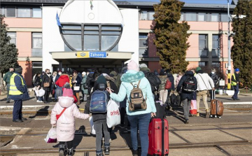 Akár 900 ezer ukrajnai menekültre számít a kormány