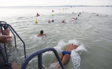 Megrendezik szombaton a Balaton-átúszást